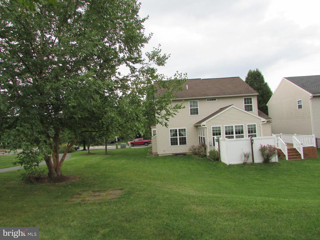 151 FARMINGTON LANE