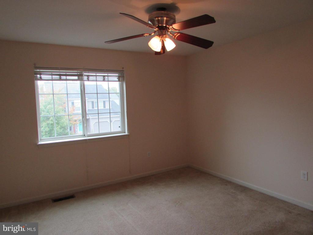 151 FARMINGTON LANE