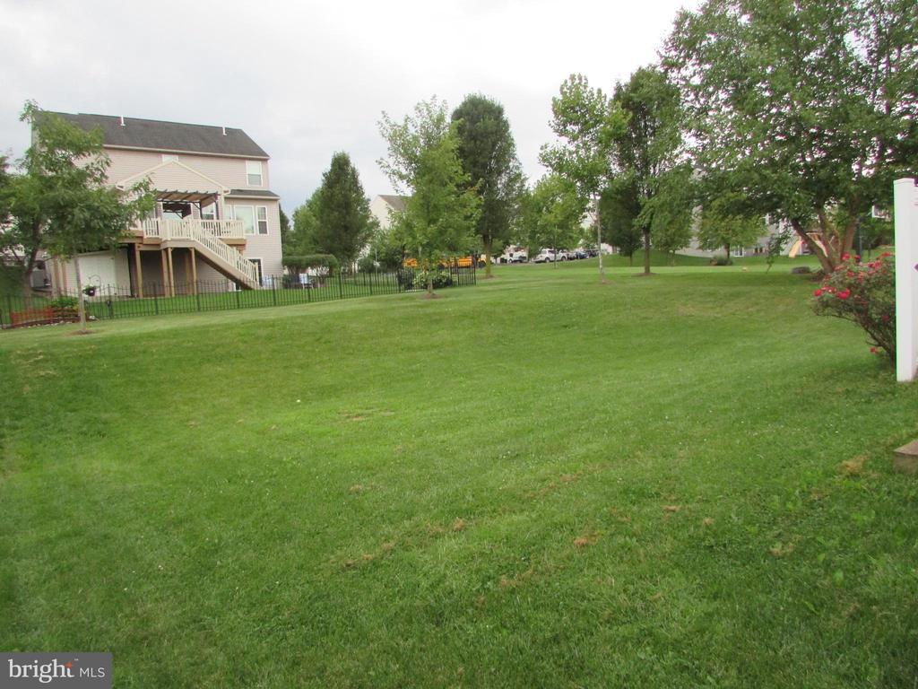 151 FARMINGTON LANE