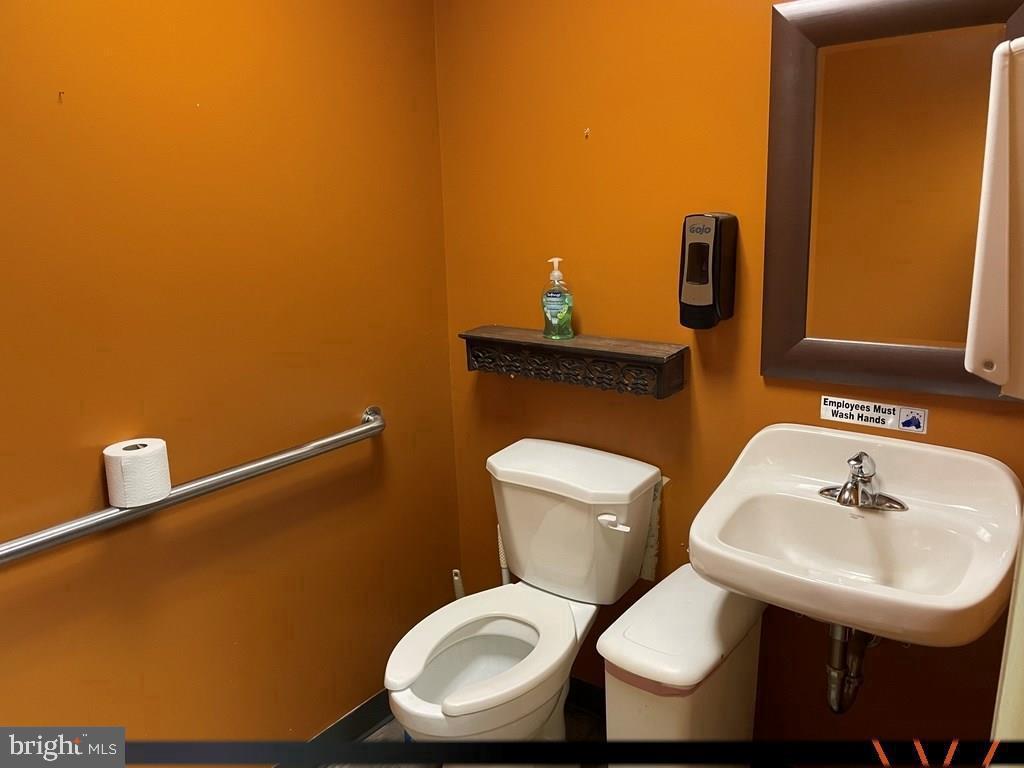 1107 W COLLEGE AVENUE