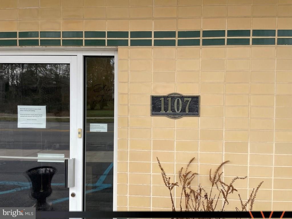 1107 W COLLEGE AVENUE