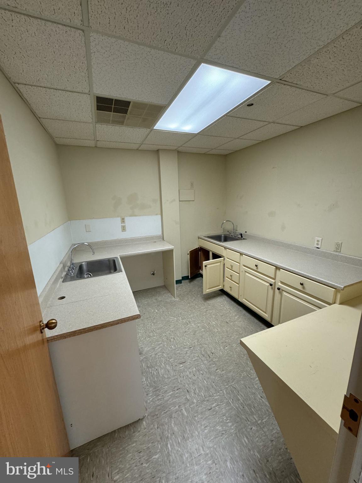 1315 W COLLEGE AVENUE 201