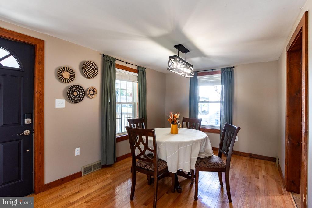 502 E PLANK ROAD