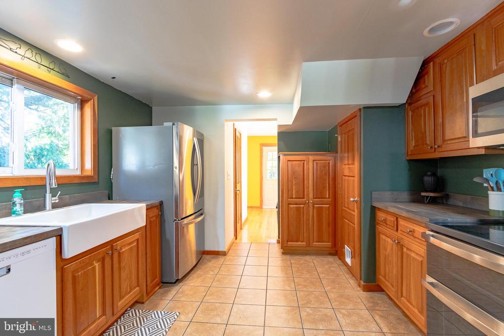 502 E PLANK ROAD