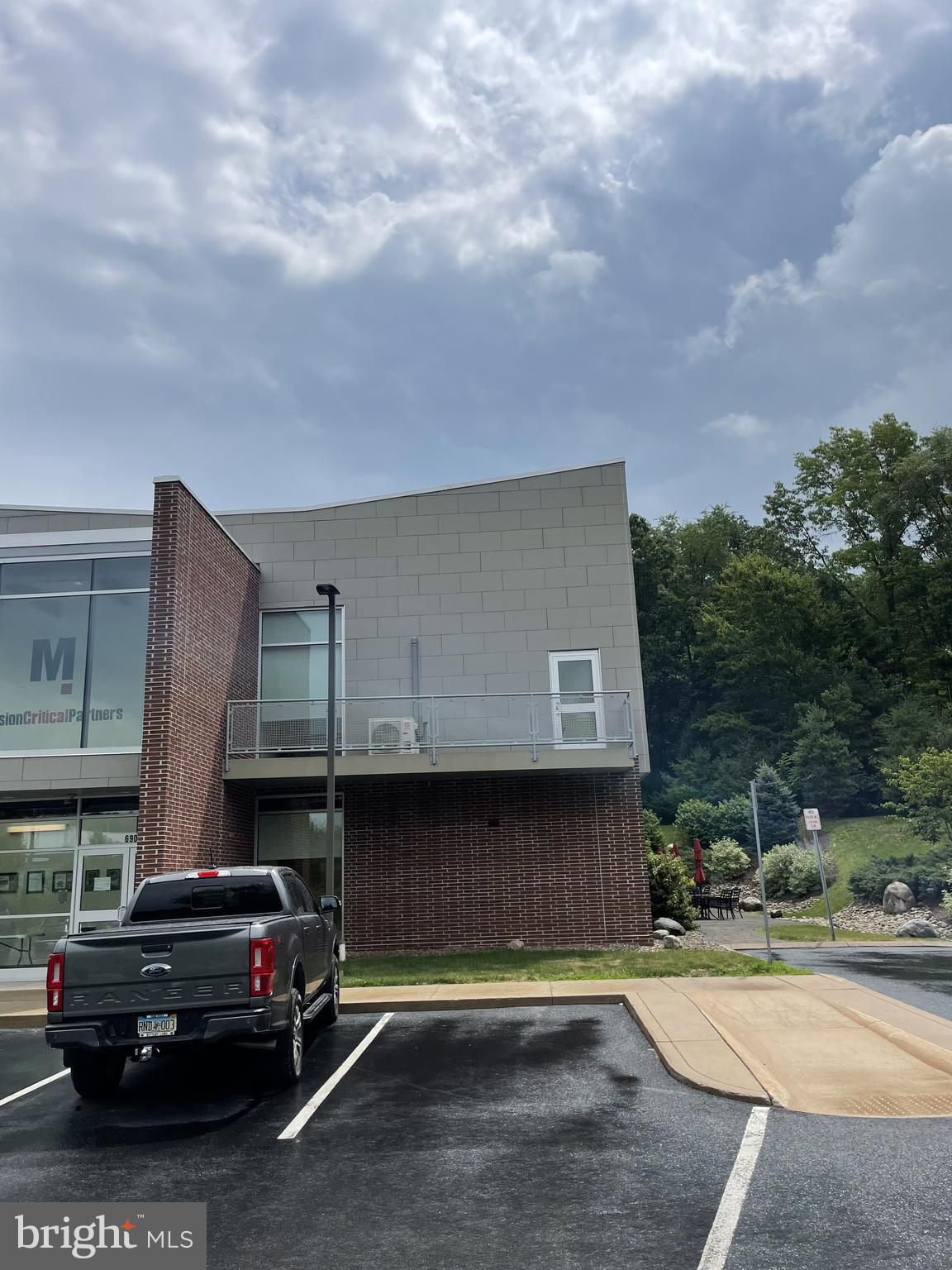 690 GRAYS WOODS BOULEVARD