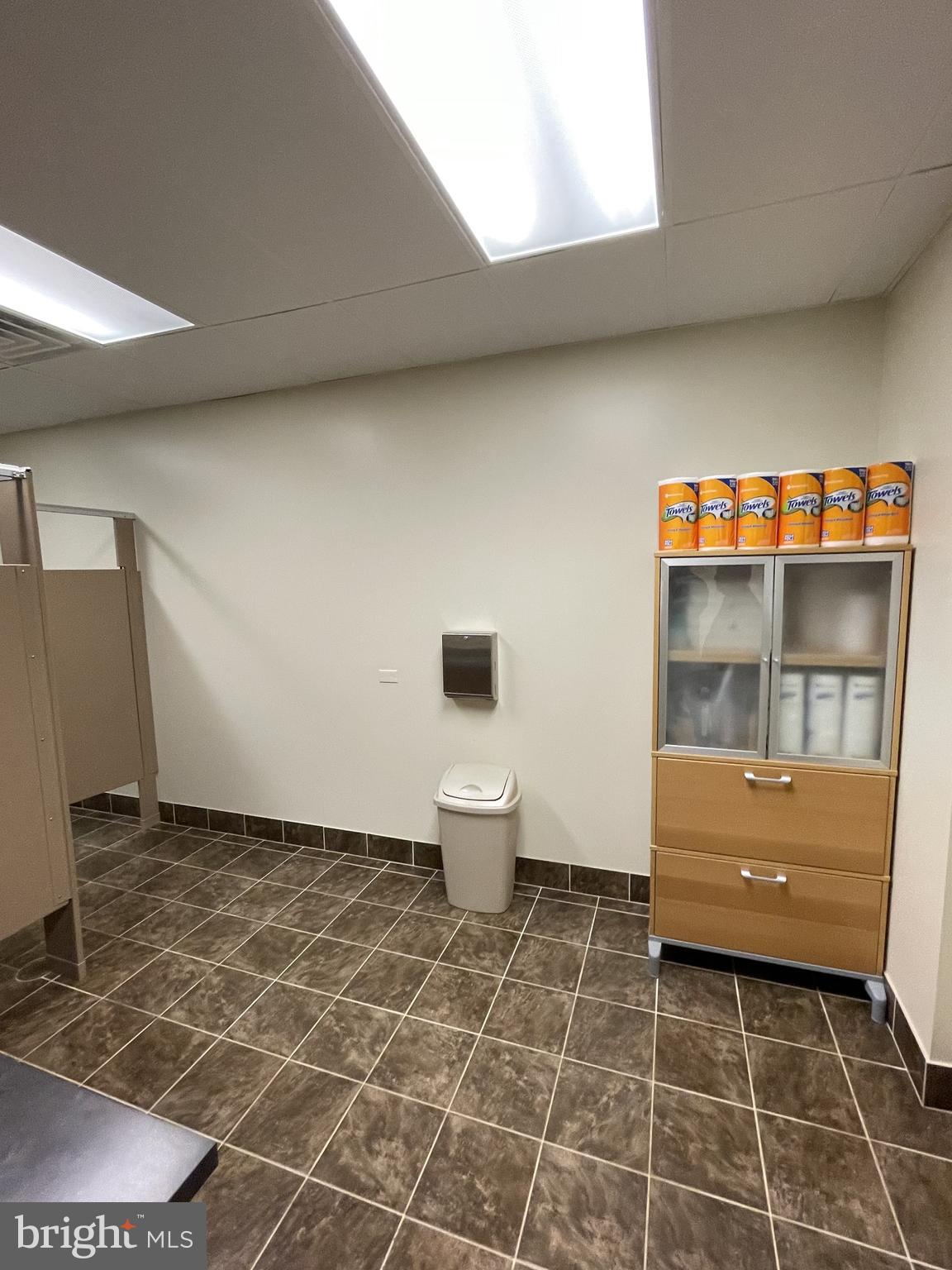 690 GRAYS WOODS BOULEVARD