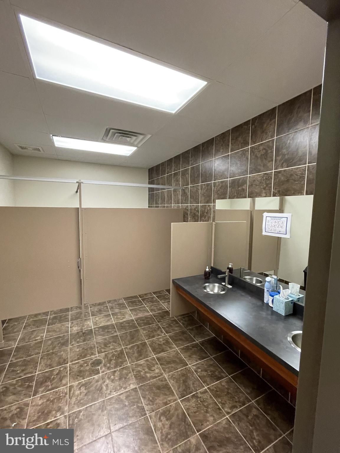 690 GRAYS WOODS BOULEVARD