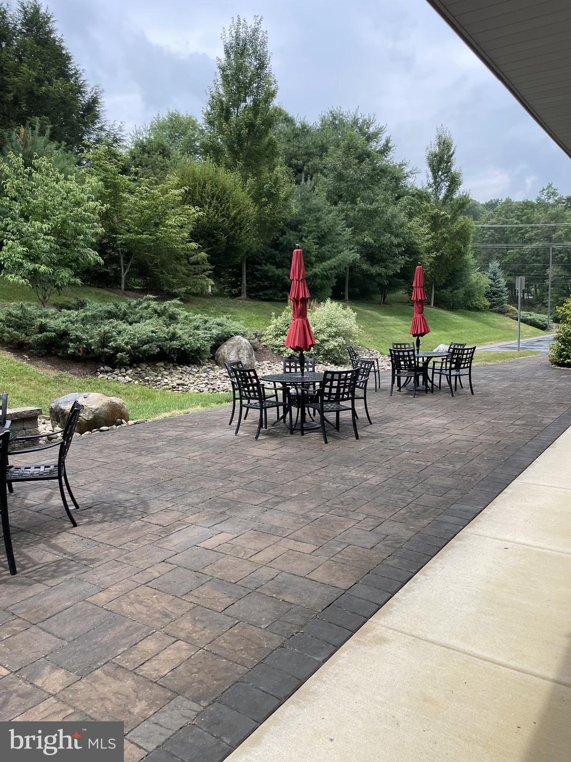 690 GRAYS WOODS BOULEVARD