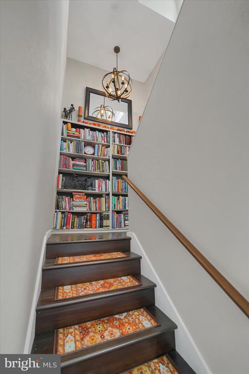 256 BLACKBERRY HILL