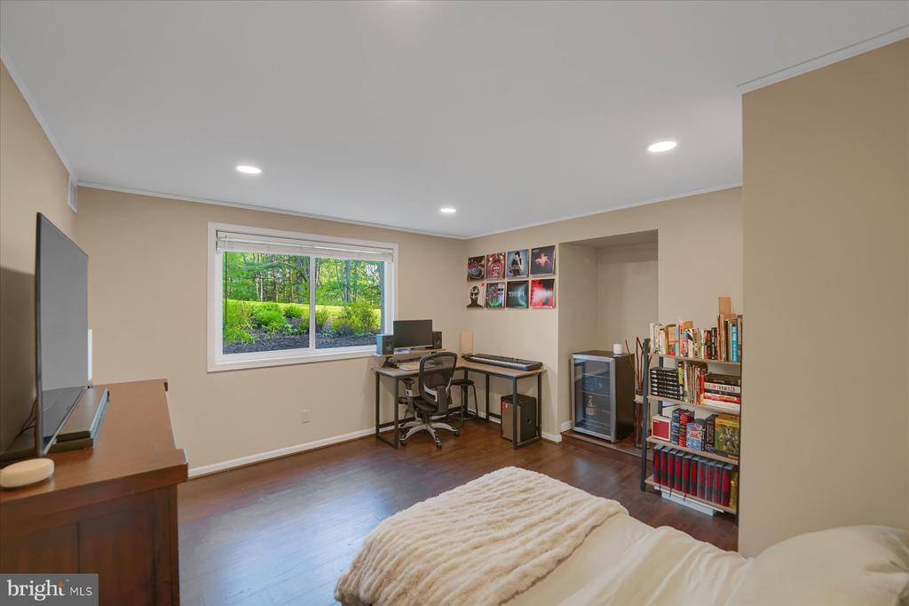 256 BLACKBERRY HILL