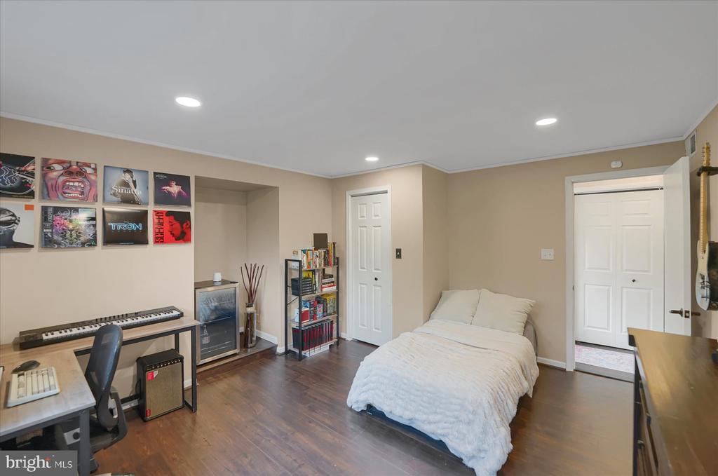256 BLACKBERRY HILL