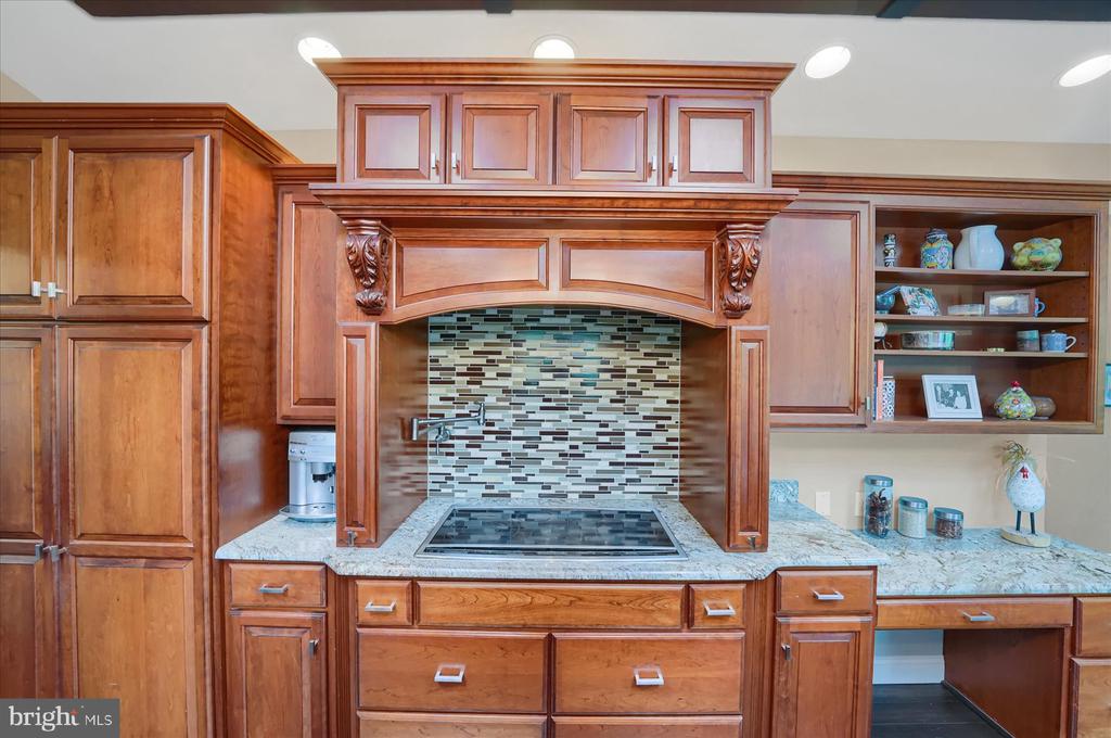 256 BLACKBERRY HILL