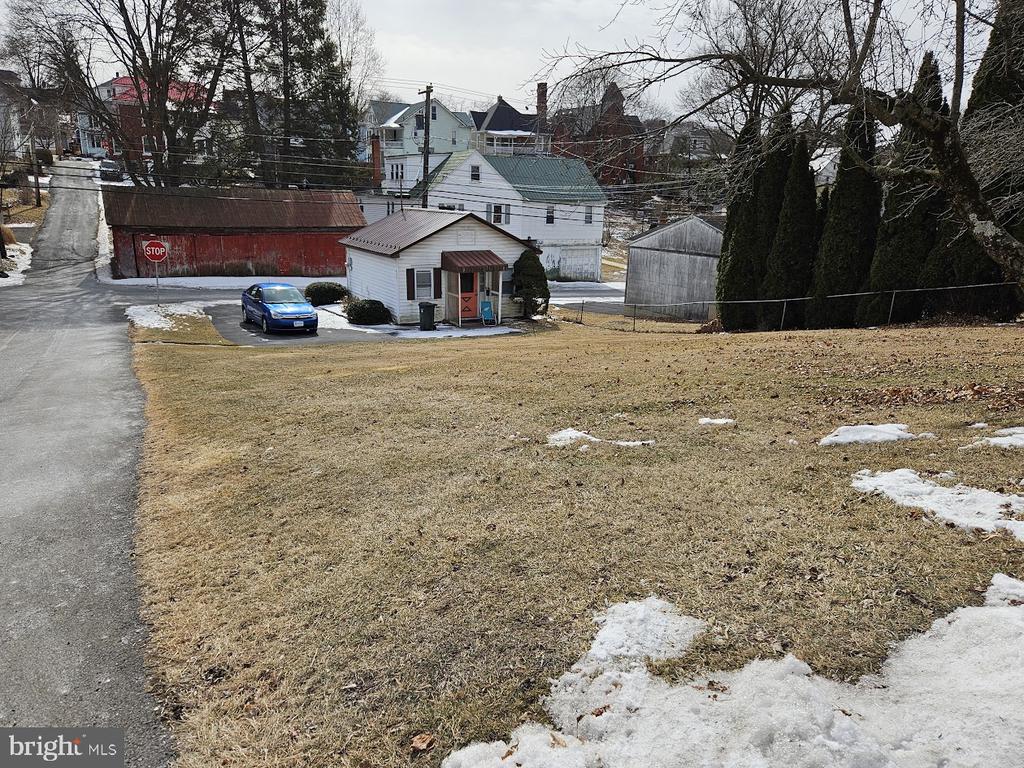 372 E HIGH STREET