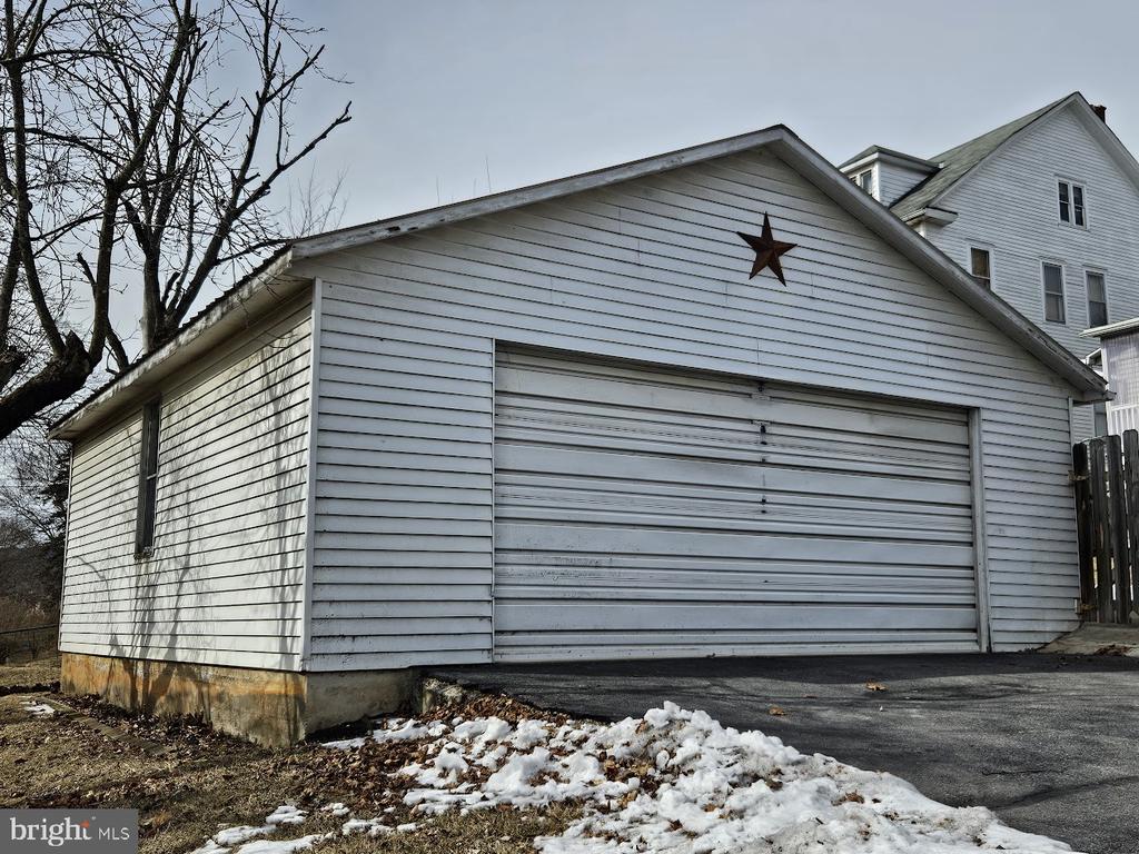 372 E HIGH STREET