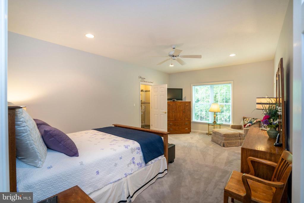 555 KRISTINA CIRCLE