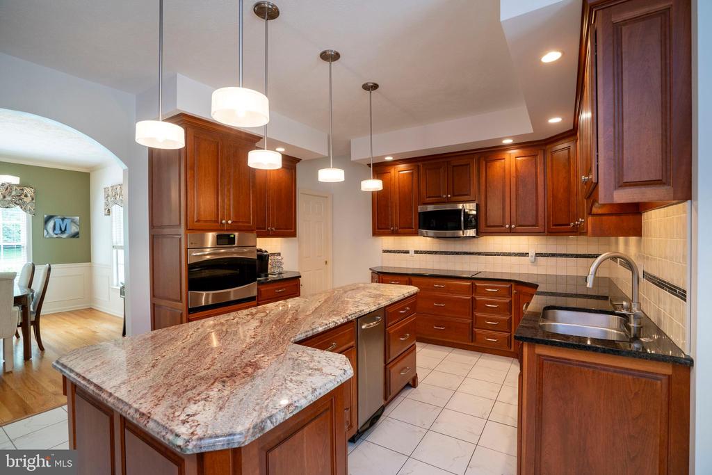 555 KRISTINA CIRCLE
