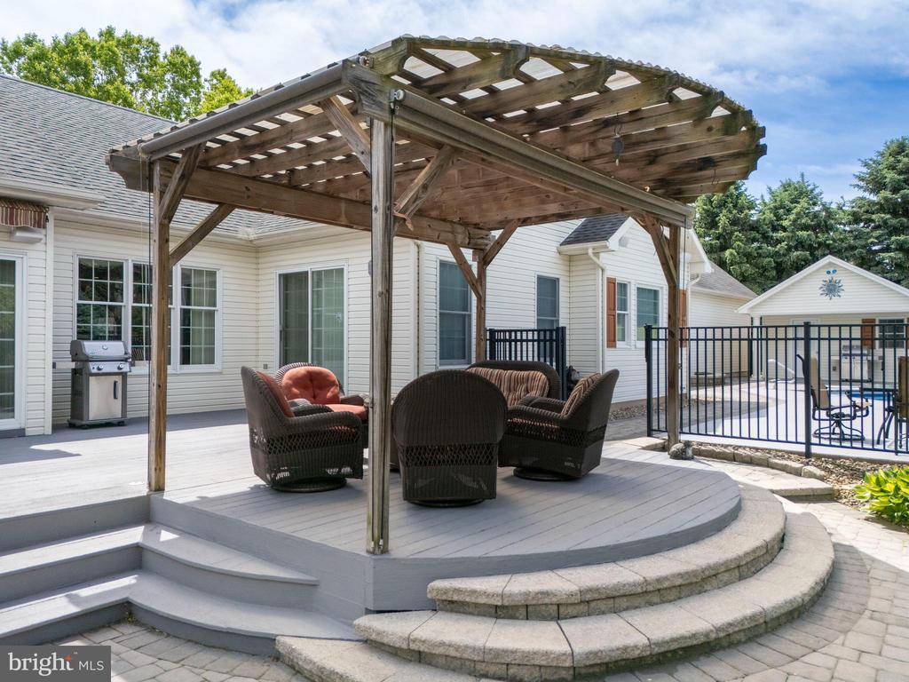 555 KRISTINA CIRCLE