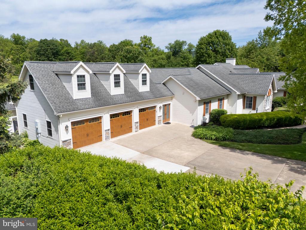 555 KRISTINA CIRCLE