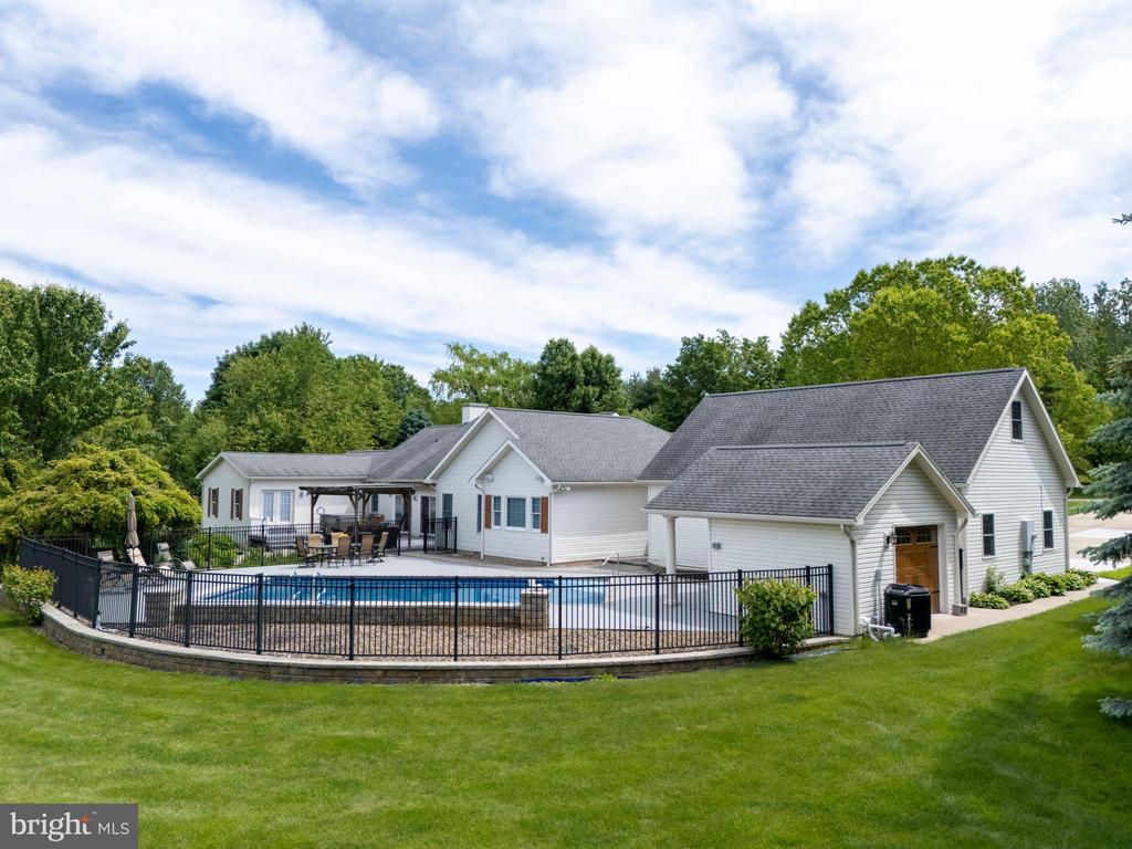 555 KRISTINA CIRCLE