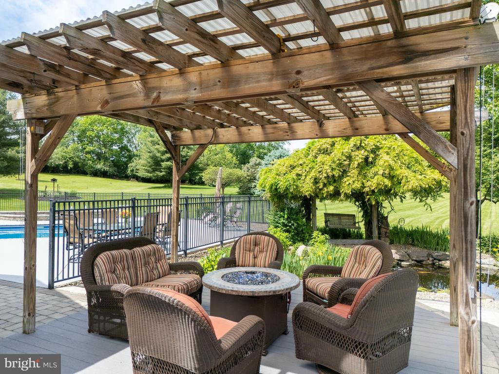 555 KRISTINA CIRCLE