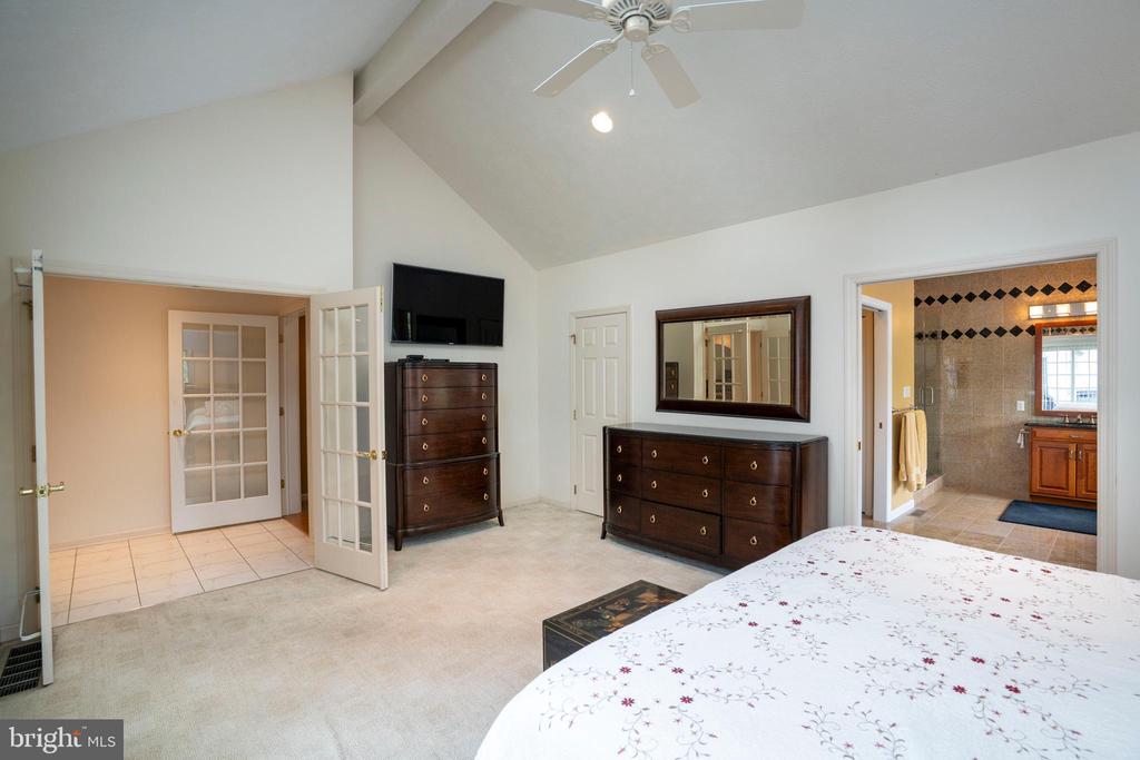555 KRISTINA CIRCLE
