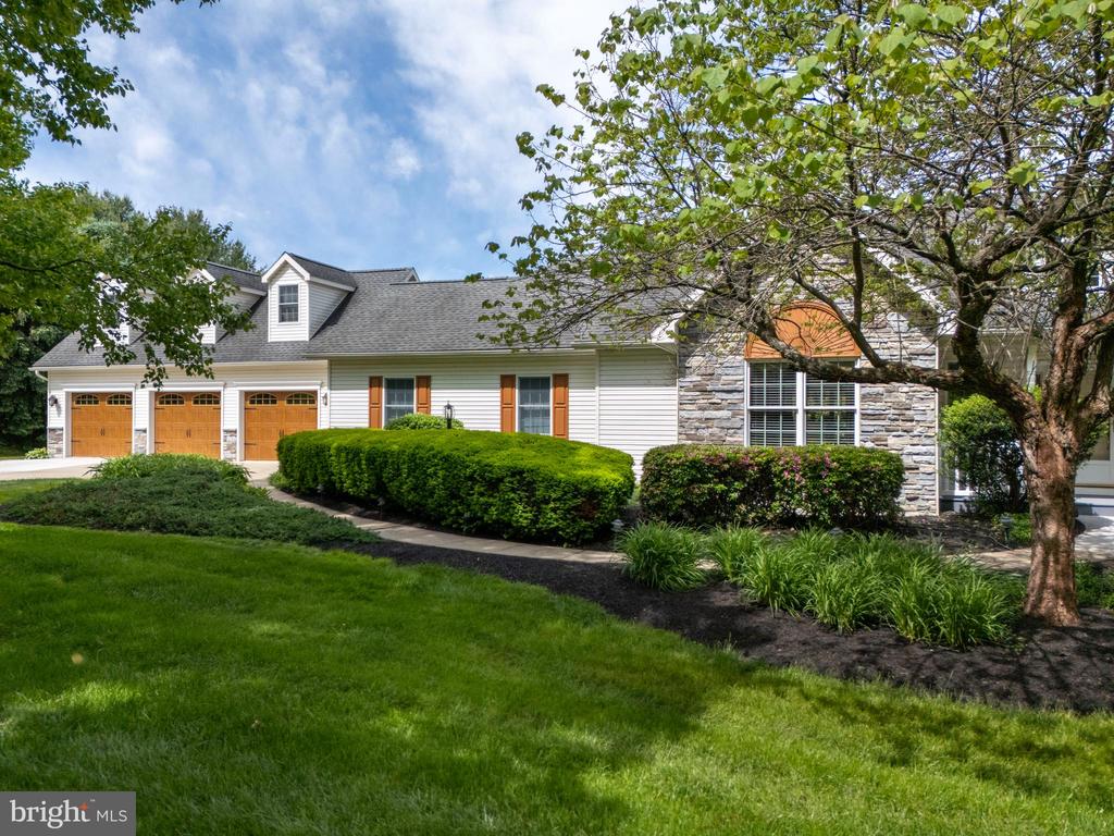 555 KRISTINA CIRCLE