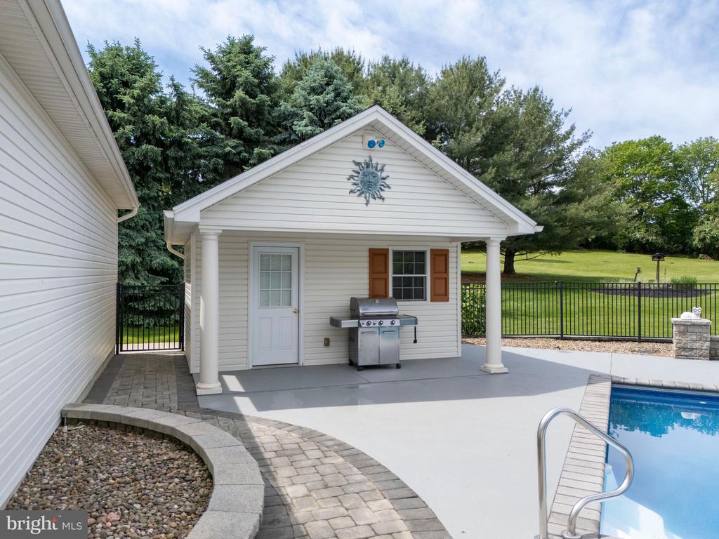 555 KRISTINA CIRCLE