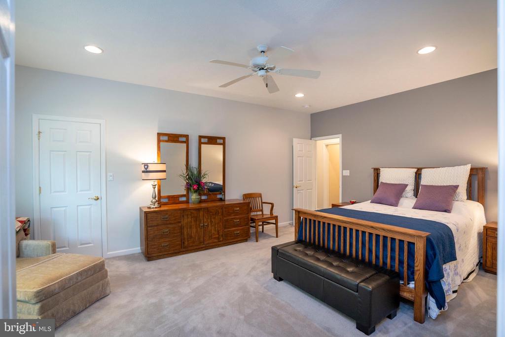 555 KRISTINA CIRCLE