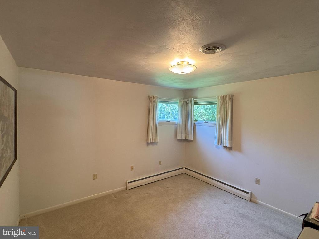 126 E HARRIS DRIVE