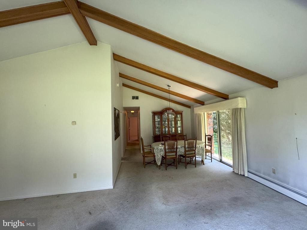126 E HARRIS DRIVE