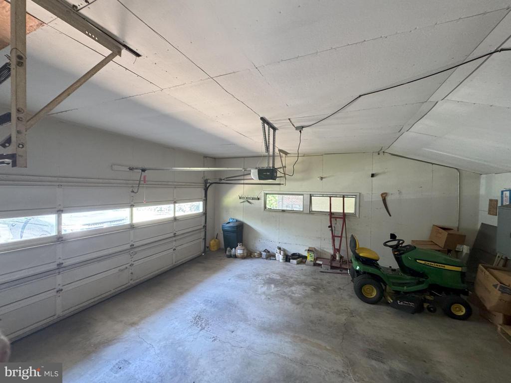126 E HARRIS DRIVE