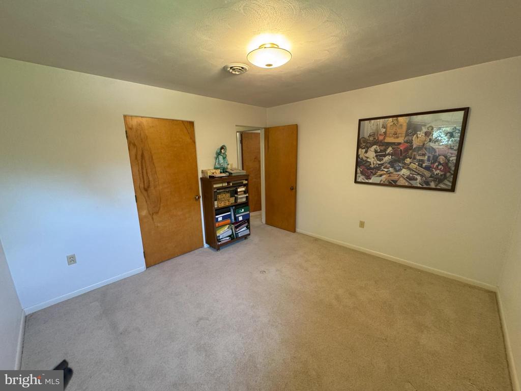 126 E HARRIS DRIVE