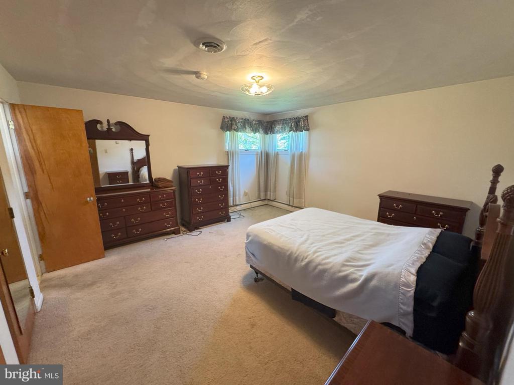 126 E HARRIS DRIVE