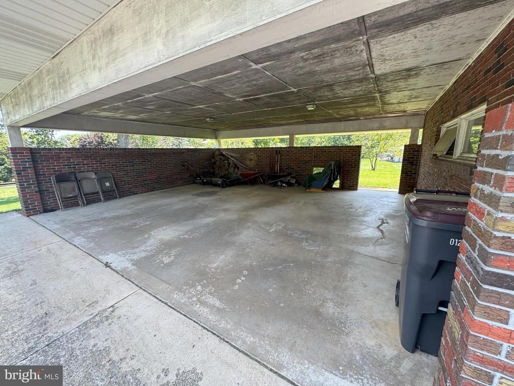 126 E HARRIS DRIVE
