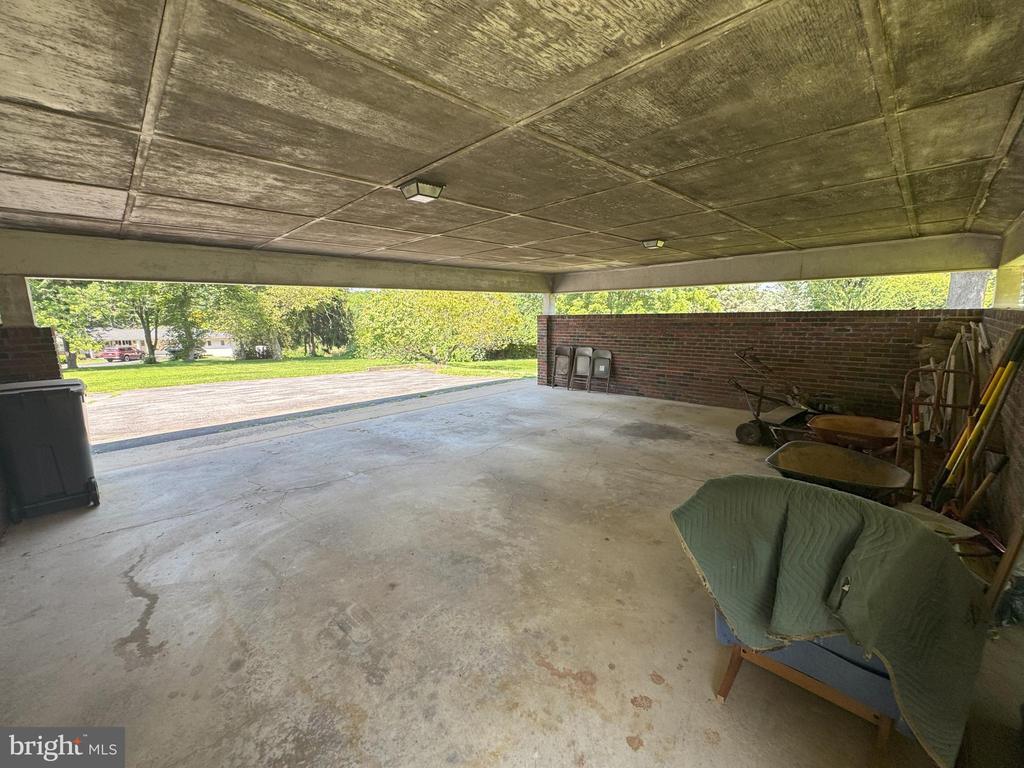 126 E HARRIS DRIVE