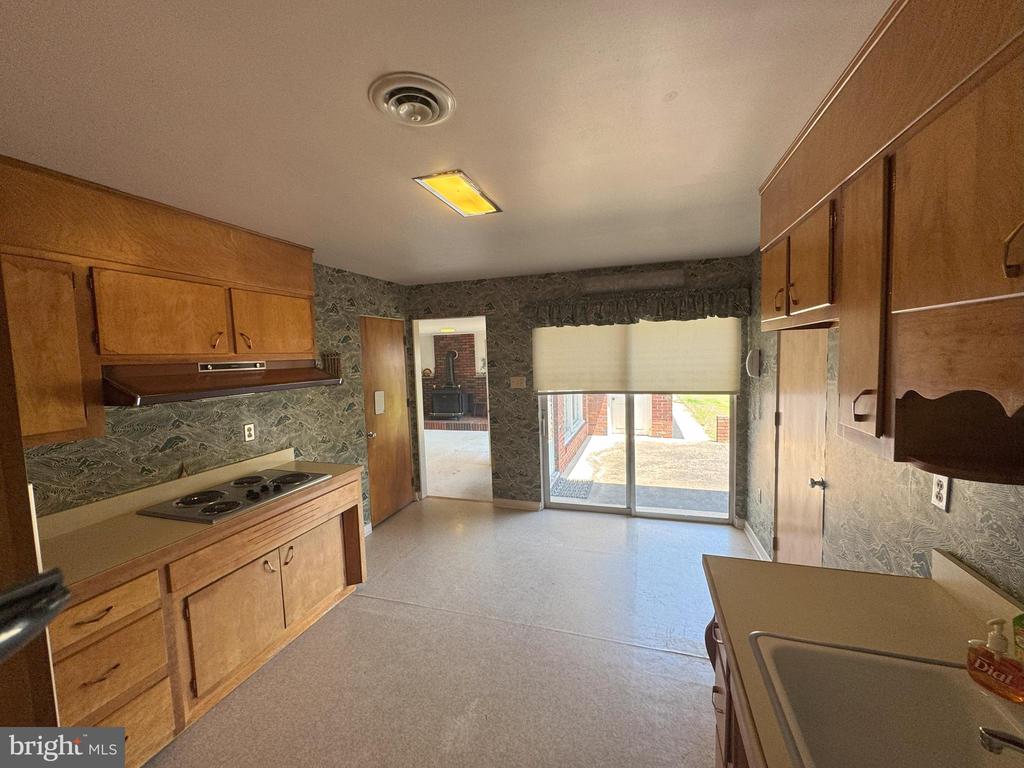 126 E HARRIS DRIVE