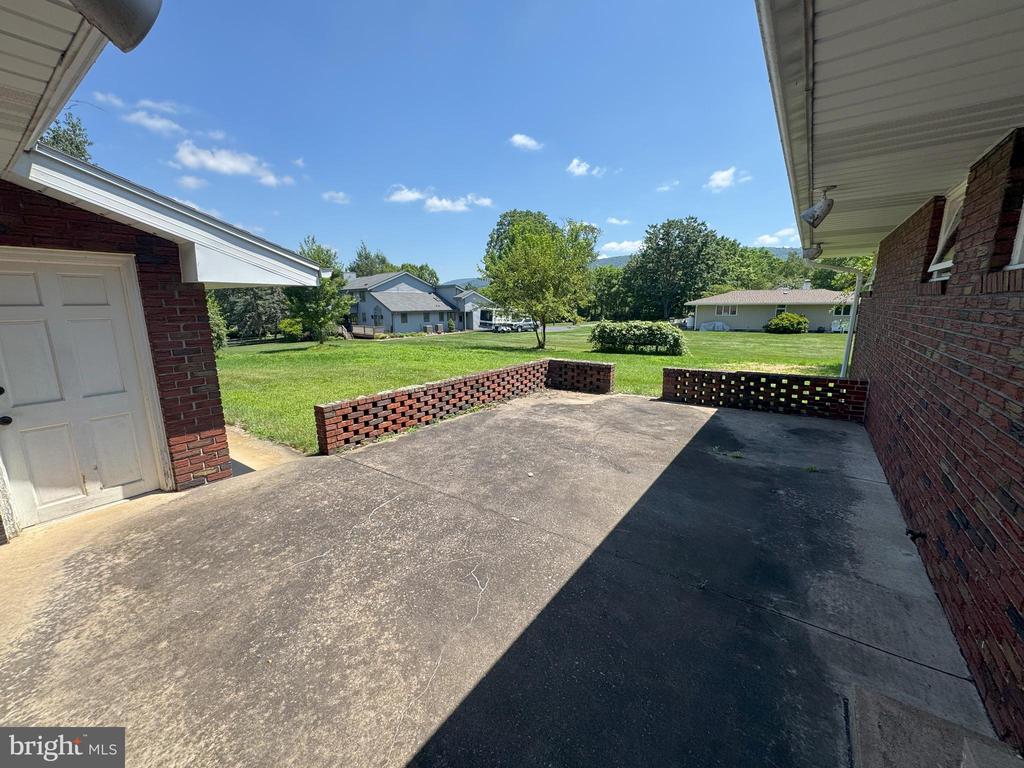 126 E HARRIS DRIVE