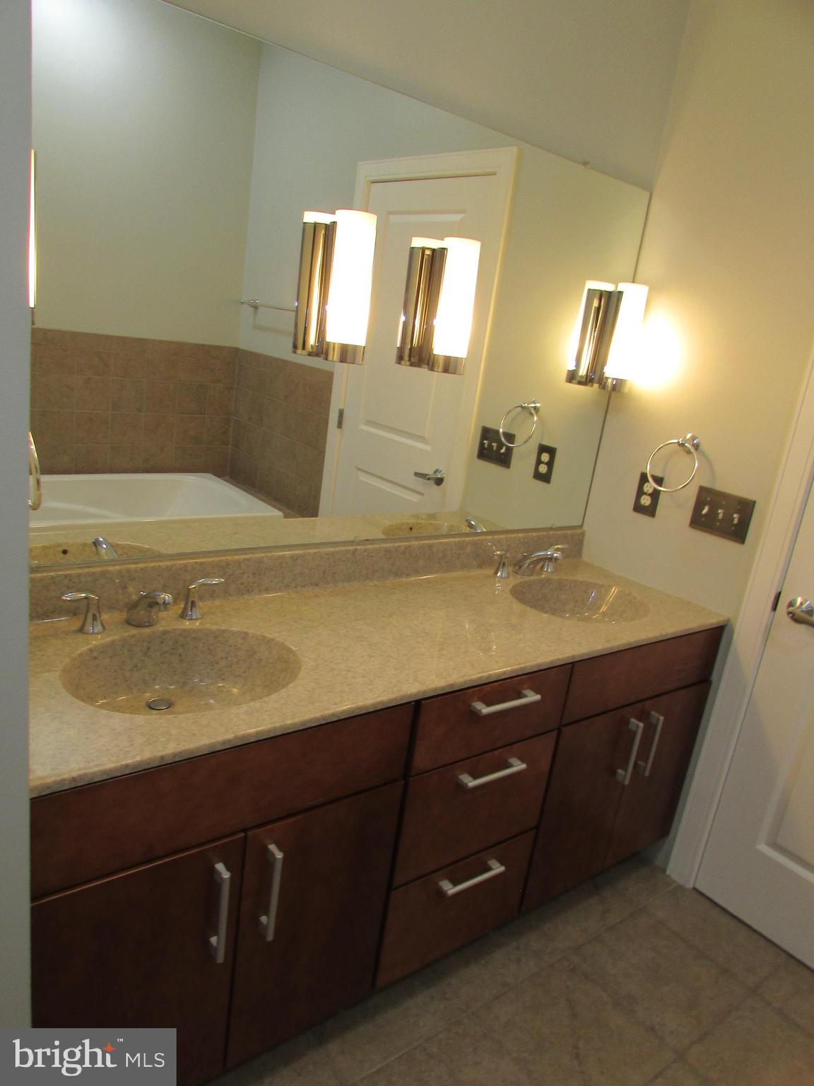 688 OAKWOOD AVENUE A