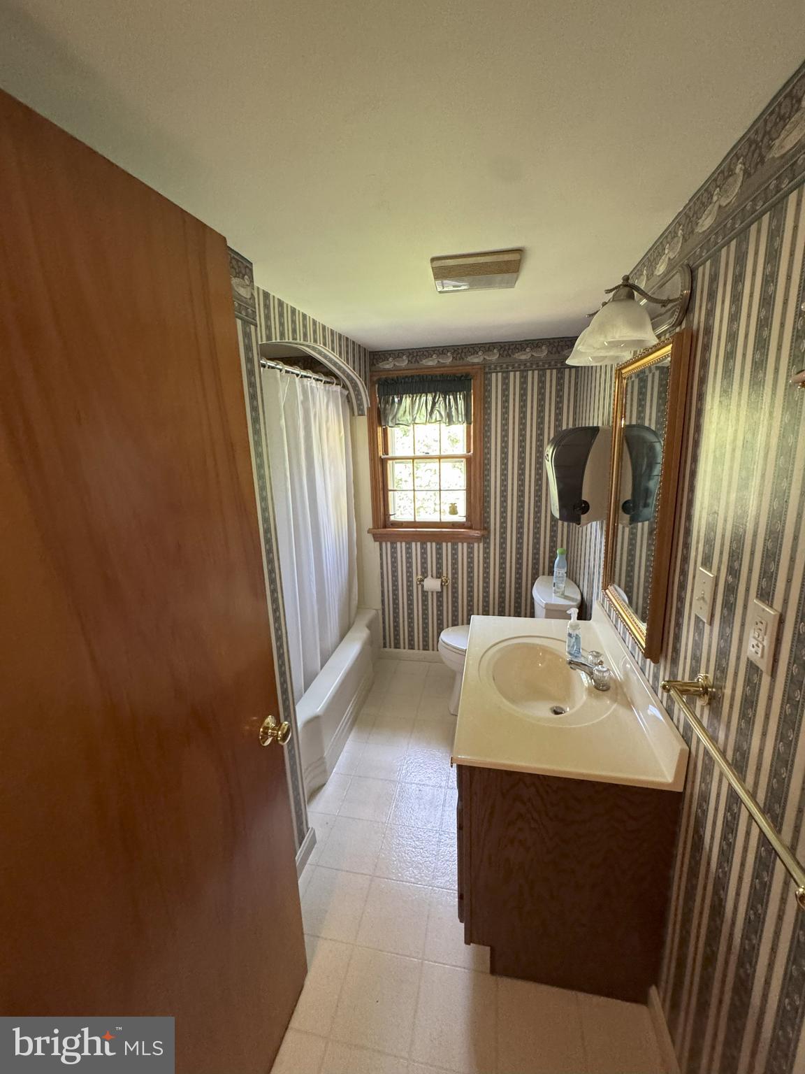 1901 E COLLEGE AVENUE