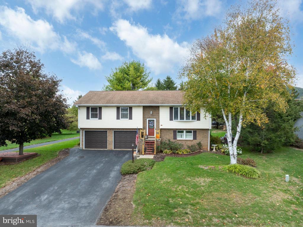 301 GOLDFINCH DRIVE