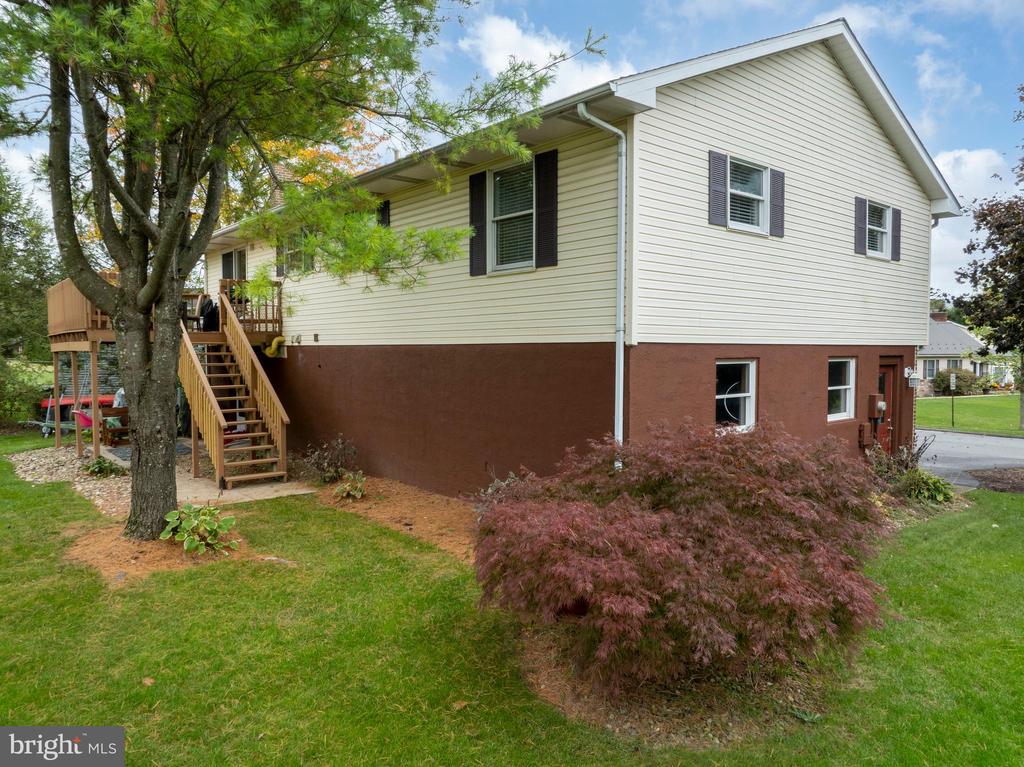 301 GOLDFINCH DRIVE