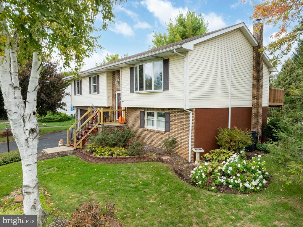 301 GOLDFINCH DRIVE