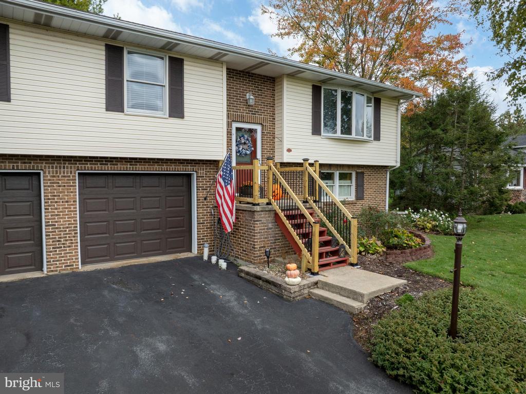 301 GOLDFINCH DRIVE