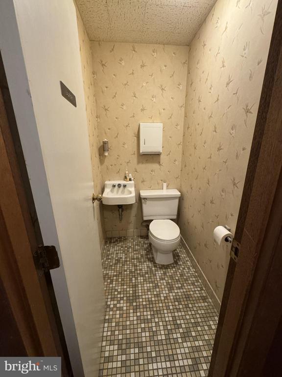 233 EASTERLY PARKWAY 106