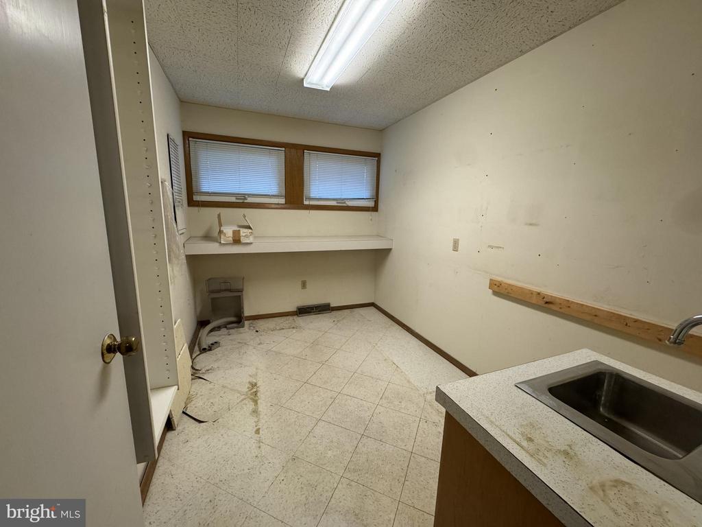 233 EASTERLY PARKWAY 106