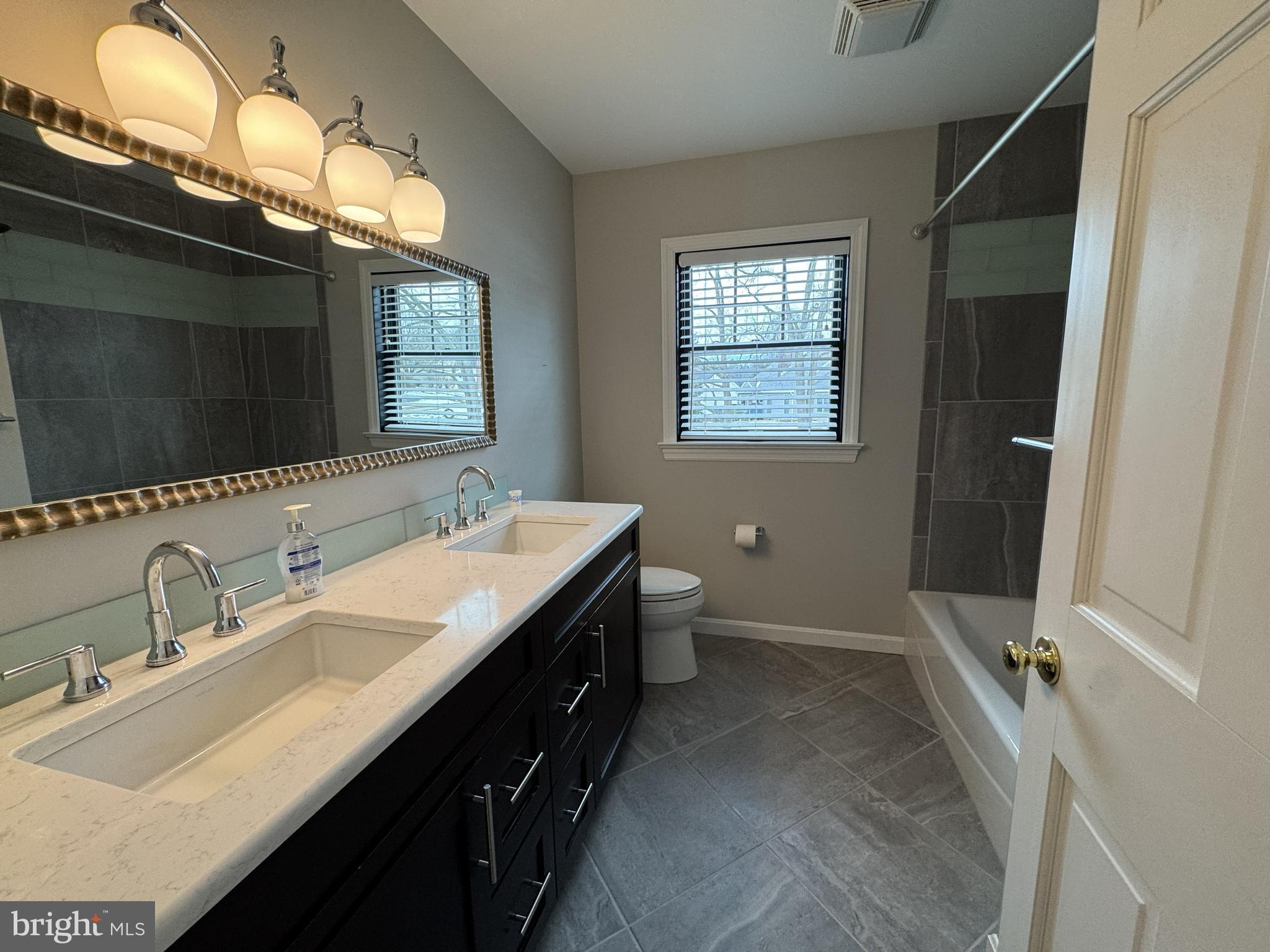 1219 SANDPIPER DRIVE