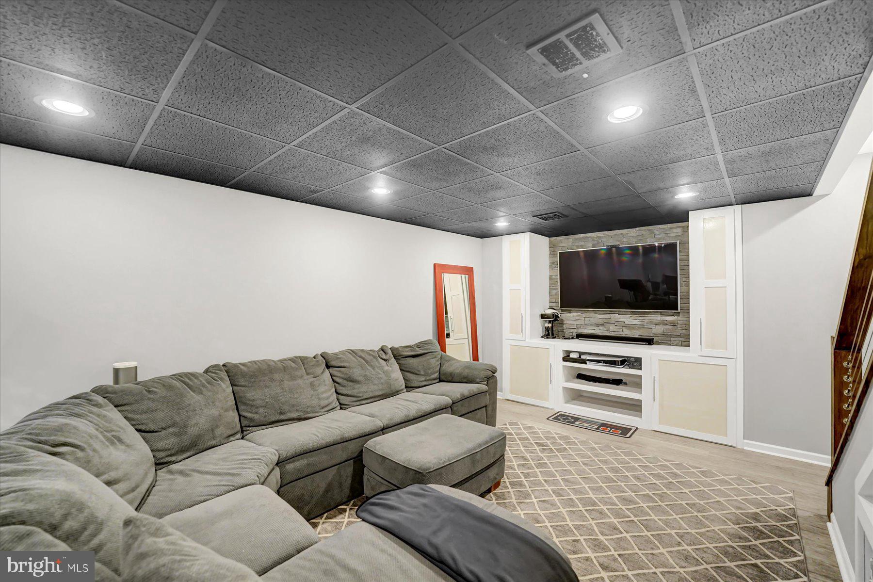 215 GLENNDALE DRIVE
