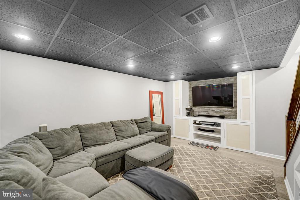 215 GLENNDALE DRIVE