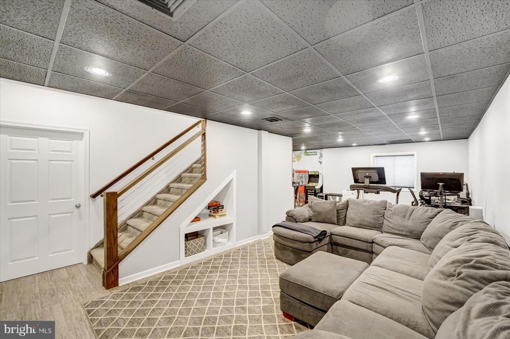 215 GLENNDALE DRIVE