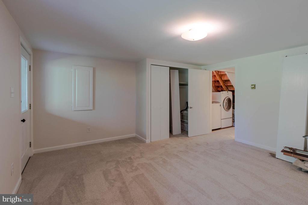 2092 MARY ELLEN LANE